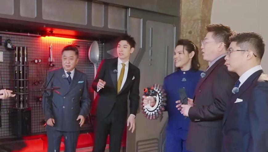 宇宙机器人获DICE年度最佳,新奥门彩厉史开奖结果,全面解答解释落实_扩展版V2.22
